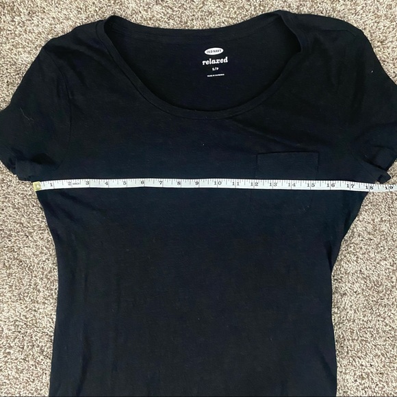 Old navy Relaxed Fit Round Neck Black Tee - Picture 7 of 8